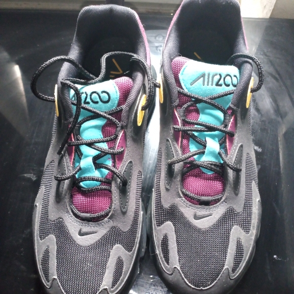 Nike - Picture 1 of 3